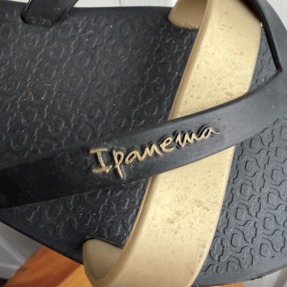 Ipanema Kirei Black Gold Strappy Sandals Women's Size 8 / 9 Beach Cruise Office - Picture 6 of 8